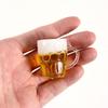 Mini Taza de Cerveza de Simulación Llavero Colgante Accesorios de Cerveza de Simulación Regalo Creativo Juguete de Cocina para Casa de Muñecas