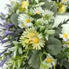 1PC corona de flores artificiales de granja antigua, combinada con margaritas falsas, campanillas moradas y hojas de eucalipto - una corona de flores exuberante para puerta principal todo el año, colgante de pared interior, decoración de porche exterior, corona de flores para bodas y vacaciones, utilizada para decoración del hogar