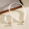 Colar Pulseira Cruzada Europeia e Americana Coração Pérola Ot Fecho, Corrente de Clavícula Fashion e Elegante, Joia de Nicho de Luxo Leve para Mulheres