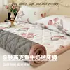 2026 Nuevo Invierno Cálido Leche Polar Estampado Engrosado Suave Colchón Invierno Más Terciopelo Almohadilla Protectora Almohadilla de Cama Estudiante