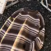 Outono Inverno 2026 Novo Suéter Masculino Listrado Estilo Preguiçoso Solto Gola Redonda Malha Aconchegante Retrô Roupa Externa para Casal