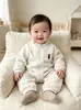Macacão de bebê estilo coreano com forro de lã para primavera e outono, roupas de escalada para sair, roupas Harbin da moda e estilo ocidental para recém-nascidos, roupas grossas