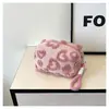 Nova Bolsa de Maquiagem de Pelúcia Jacquard com Grande Capacidade, Sensação de Luxo, Bolsa de Armazenamento de Viagem Estilosa e Fofa