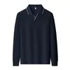 Camisa polo de manga larga estilo italiano, sin botones, con cuello de gaviota, una opción sofisticada y cómoda para el vestuario business casual, disponible en un conjunto a juego para parejas.