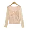 Camiseta de manga larga con cuello en V, retazos de encaje, estilo francés, ligera y lujosa para mujer, nueva colección primavera 2026, que irradia una vibra sofisticada y a la moda