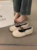 Sapatos Peludos 2026 Primavera Novos Sapatos Mary Jane Planos Femininos com Tiras para Uso Externo Estilo Francês Birkenstock