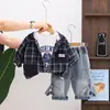 Conjunto de Primavera y Otoño para Niños 2026 Nuevo Estilo Bebé Cuadros con Capucha Manga Larga Conjunto de Tres Piezas Elegante Ropa de Otoño para Niños