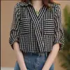 Camisa de Mujer con Rayas de Pedrería y Cuello en V, Estilo Coreano, Nuevo Modelo Verano 2025, Manga Tres Cuartos, Blusa Elegante, Camiseta que Favorece la Figura