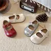 Zapatos de cuero estilo británico 2026 primavera y otoño nuevos versión coreana zapatos de princesa con lazo para niñas zapatos Mary Jane de suela blanda