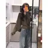 El artículo de moda popular para mujer de este año para el otoño de 2026 es un nuevo suéter casual de punto con cuello en V, corte holgado, manga larga y ceñido a la cintura.