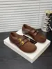 Sandálias Birkenstock estilo Maillard com biqueira falsa para mulheres, nova coleção outono 2026, apresentando patchwork de camurça, tiras com fivela dupla e um design plano, retrô e casual.