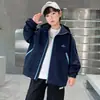 Abrigo de Otoño para Niños 2026 Nuevo Modelo Gabardina Infantil para Niños Mayores, Nuevo Estilo de Principios de Otoño para Niños, Moderno y Elegante