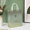 Bolsa de Regalo Simple Estilo Ins al por Mayor Directamente de Fábrica Personalizada, Bolsa de Embalaje para Regalo, Bolso de Mano de Plástico PP