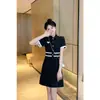 2026 Elegante Socialite Estilo Hong Kong Retrô Inspirado em Chanel Gola Polo Malha de Seda Gelada Vestido Estilo Hepburn Vestido Preto Pequeno