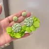 Clip de Oreja Perforado con Borla de Flor de Ratán 2025 Nuevo Popular Estilo Resort de Playa Nicho Súper Hada Pendientes de Verano
