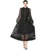 Foto Real de um Vestido Romântico Estilo Francês com Bordado Floral Tridimensional, Gola Alta, Mangas Longas, Acinturado, Vestido Elegante e Emagrecedor de Corte A