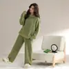 Ropa de casa para mujer estilo coreano de hilo floral multicolor, pijamas semi-terciopelo, disponibles en stock, se pueden usar para salir, con un tacto de alta gama para otoño e invierno
