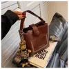 Bolso Retro de Gama Alta para Mujer 2026 Nuevo Estilo Coreano Moda Bolso de Hombro Único Cruzado Diseño de Nicho Bolso Bandolera Bolso Cubo