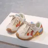 Zapatos para Niños Primavera y Otoño 2026 Modelo Nuevo Zapatos Deportivos Antideslizantes para Niños Niños Grandes Correr Suela Blanda Zapatos de Papá Zapatos de Moda para Niños