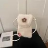 Bolso de teléfono versátil de moda nuevo para otoño 2026, de importación, bolso de hombro esponjoso de nicho, bolso cruzado de felpa