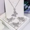Transmisión en Vivo de Suministro Transfronterizo: Colgante Blanco, Anillo de Mariposa con Zirconia Dorada, Pendientes, Conjunto de Collar, Accesorios de Joyería Nupcial