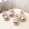 Sandalias de Verano para Bebé Niña Estilo Nuevo con Punta Abierta, Zapatos para Niños Pequeños Antideslizantes de Suela Suave, Zapatos de Princesa con Lazo de Dibujos Animados, Zapatos que Chirrían