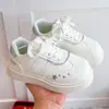 Zapatos de Tabla para Niñas 2026 Otoño Nuevo Estilo para Niños Medianos y Mayores Niñas Zapatos Casuales Antideslizantes Versátiles Zapatos Deportivos Zapatos Blancos Pequeños para Niños