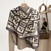 Novo Lenço Estampado Estilo Coreano de Algodão e Linho Imitado para Transmissão ao Vivo 2025 Cachecol Quente Clássico Europeu e Americano para Outono e Inverno com Xale