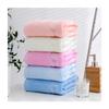 El fabricante vende toallas faciales gruesas para adultos de color sólido, toallas de belleza absorbentes para limpieza, artículos de regalo al por mayor con fuerte absorción de agua
