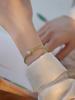Pulsera Elegante Fresca de Oro de 14K con Perlas Naturales de Olivino Superfinas y Cuentas de Oro de la Suerte para Mujeres