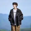Moletom versátil moderno estilo americano com carcela inclinada, jaqueta nova de outono masculina, peça externa casual simples estilo Hong Kong 2026