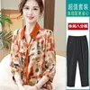 Nueva moda de verano para madres: Camisa estampada floral con elegantes mangas de tres cuartos, top para mujeres de mediana edad y mayores, conjunto de camisetas de gasa primavera-verano