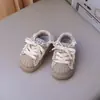 Sapatos de Lona com Cabeça de Concha para Crianças Sola Macia Sapatinhos Brancos Tênis Esportivos para Meninas Renda Laço de Pérola Sapatos Cortez para Meninas Pequenas