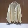 Chaqueta cárdigan ligera de cinta plisada con textura retro artística de tres botones para mujer, camisa holgada tipo murciélago, cárdigan de ramio