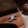 Anel Irregular Desalinhado com Zircônia para Mulheres, Design de Nicho Escovado, Levemente Luxuoso, Elegante, Moderno e Versátil