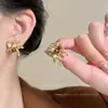 Brincos de Agulha Prata com Fogos de Artifício Cravejados de Diamantes em Vermelho, Luxo Leve e Sensação de Alto Padrão, Brincos Estilosos para o Ano Novo, Design Versátil, Estilo de Nicho