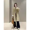 100% algodão! Trench coat outonal, de corte solto, oversized, com mangas amplas, gola alta e design de abotoamento simples com múltiplos botões