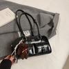 Bolso pequeño de alta gama para mujer, nuevo, otoño e invierno 2024, combinable, de un solo hombro, para el trabajo, para ir al trabajo, bolso de almohada portátil.