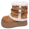 Botas de neve peludas com sola grossa e que aumentam a altura para mulheres, novo estilo de inverno 2026, versáteis, adequadas para mulheres baixinhas, forradas com fleece, quentes, botas curtas de algodão