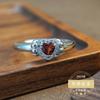 Anillo de Granate en Forma de Corazón, Anillo de Plata S925, Estilo de Nicho, Apilable, Único y de Moda