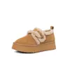 Sapatos Peludos Quentes de Veludo Estilo Preppy 4,5cm Inverno 2025 Novo Bico Redondo Solado Grosso Slip-On Sapatos Birkenstock para Mulheres