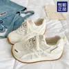 Tênis de Treinamento Moral com Solado Plano para Mulheres 2025 Novo Primavera & Outono Finos Slip-On Tênis Forrest Gump Combinação de Cores Esportivos Tênis Brancos