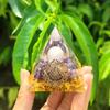 Comercio exterior transfronterizo Bola de cristal caliente Pirámide Grava de cristal Resina epoxi Adornos de escritorio para el hogar hechos a mano