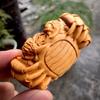 Adornos de mesa de ciprés Taihang, adornos de artesanía de ciprés, gusanos de té de mano de todas las direcciones para ganar dinero, cangrejos jugando, regalos