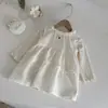 Camiseta base de punto acanalado jacquard de manga larga para bebé estilo INS con bordes sin costuras combinada con un vestido sin mangas