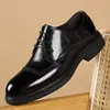 Novos Sapatos de Couro Masculinos de Couro de Vaca de Primeira Camada Sapatos de Couro Formais para Negócios Sapatos de Casamento de Couro de Luxo Leve Sapatos Casuais de Alta Qualidade Masculinos Atacado