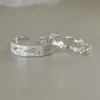 Anéis Estilo Ins de Estrela e Cavalo para Homens e Mulheres, Versáteis, Design de Nicho com Acabamento Escovado e Separação de Cores, Sensação de Alto Padrão, Anéis de Casal Ajustáveis Abertos