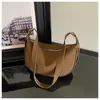 Bolso de mano tipo dumpling de diseño nicho transfronterizo, nuevo bolso de axila casual y moderno para mujer, adecuado para el trabajo y los desplazamientos, bolso de hombro, bolso cruzado, moderno