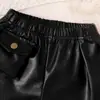 Conjunto de duas peças preto em couro para bebê menina: jaqueta curta com gola reversível + shorts de couro com bolso cargo, estilo biker moderno para meninas