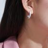2023 Novo Estilo Elegante Socialite Brincos Luz Luxo High-end Ear Studs Pequeno e Requintado Moda Diária All-match Brincos para Mulheres